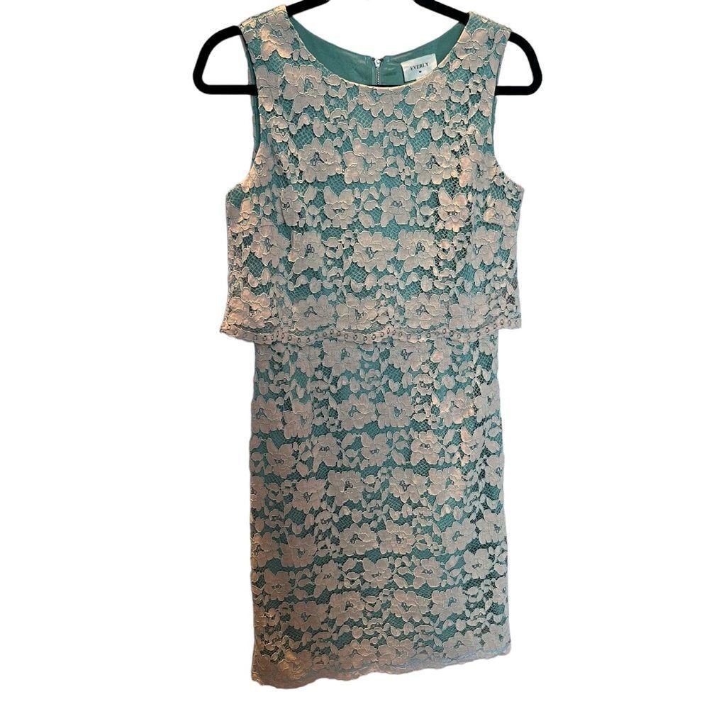 Everly Women's Sleeveless Shift Dress Peach Lace over Seafoam Green Size Small